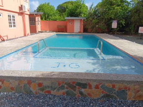 JGs Tropical Apartments